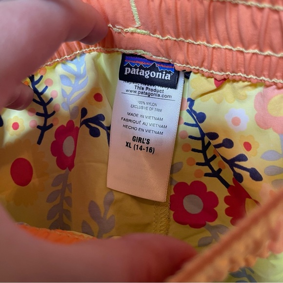 Patagonia floral shorts girl XL (14-16) women sz S - Picture 4 of 4
